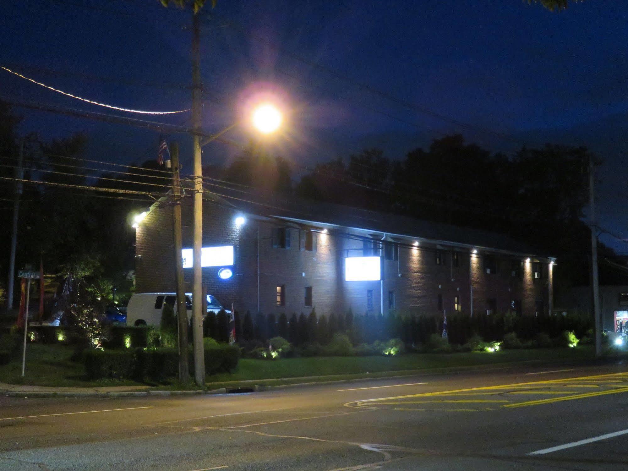 Central Motel Courtyard 화이트플레인스 외부 사진