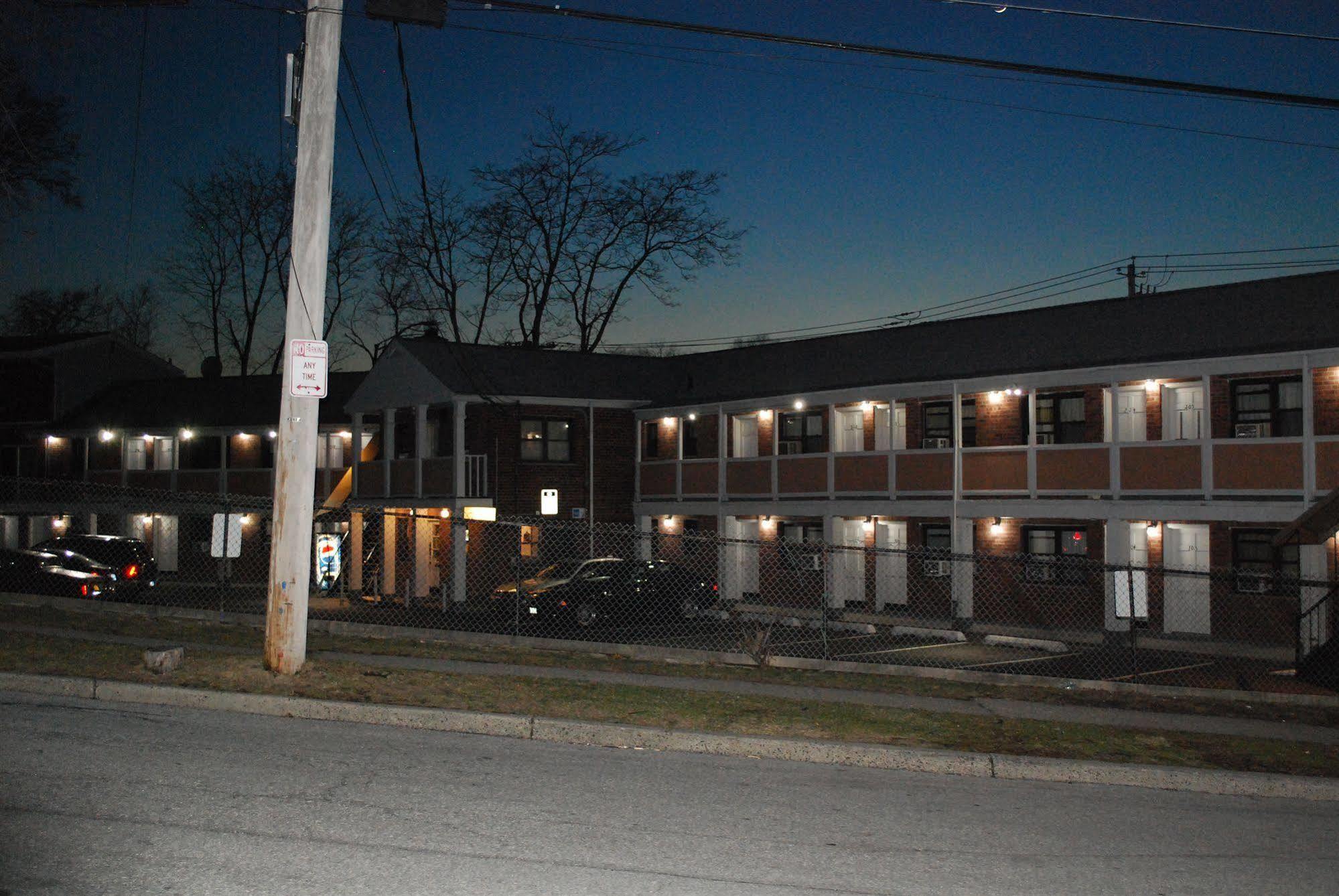 Central Motel Courtyard 화이트플레인스 외부 사진