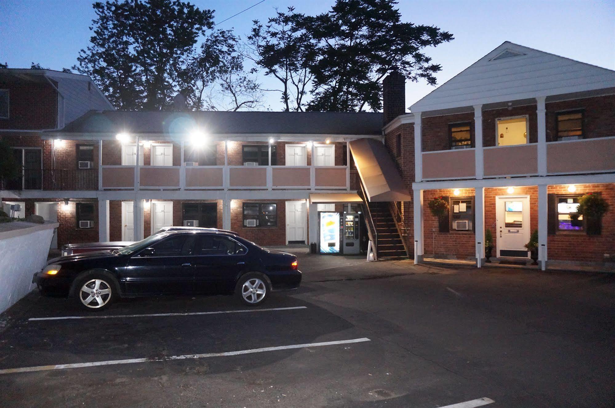 Central Motel Courtyard 화이트플레인스 외부 사진